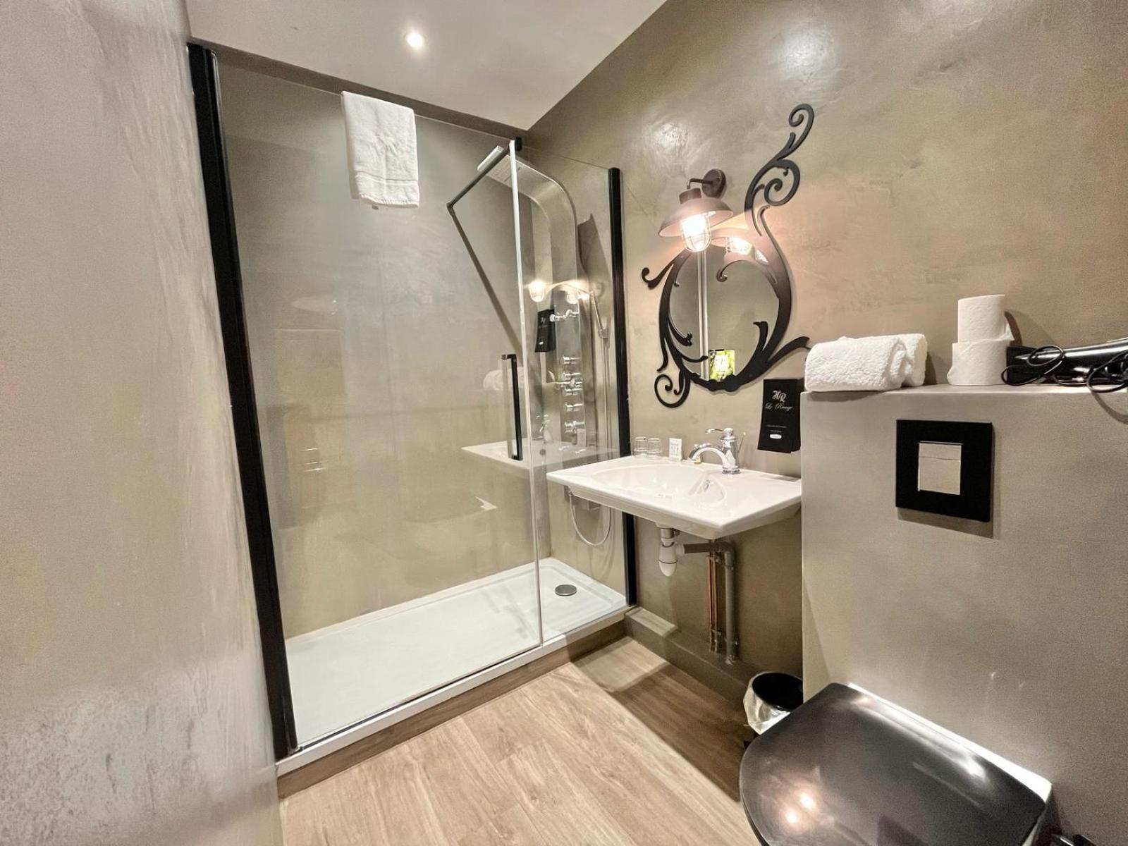 Hotel Logis Le Rivage 3*